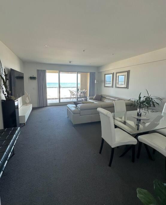 Absolute Beachfront At The Pier Glenelg Apartment Exterior photo